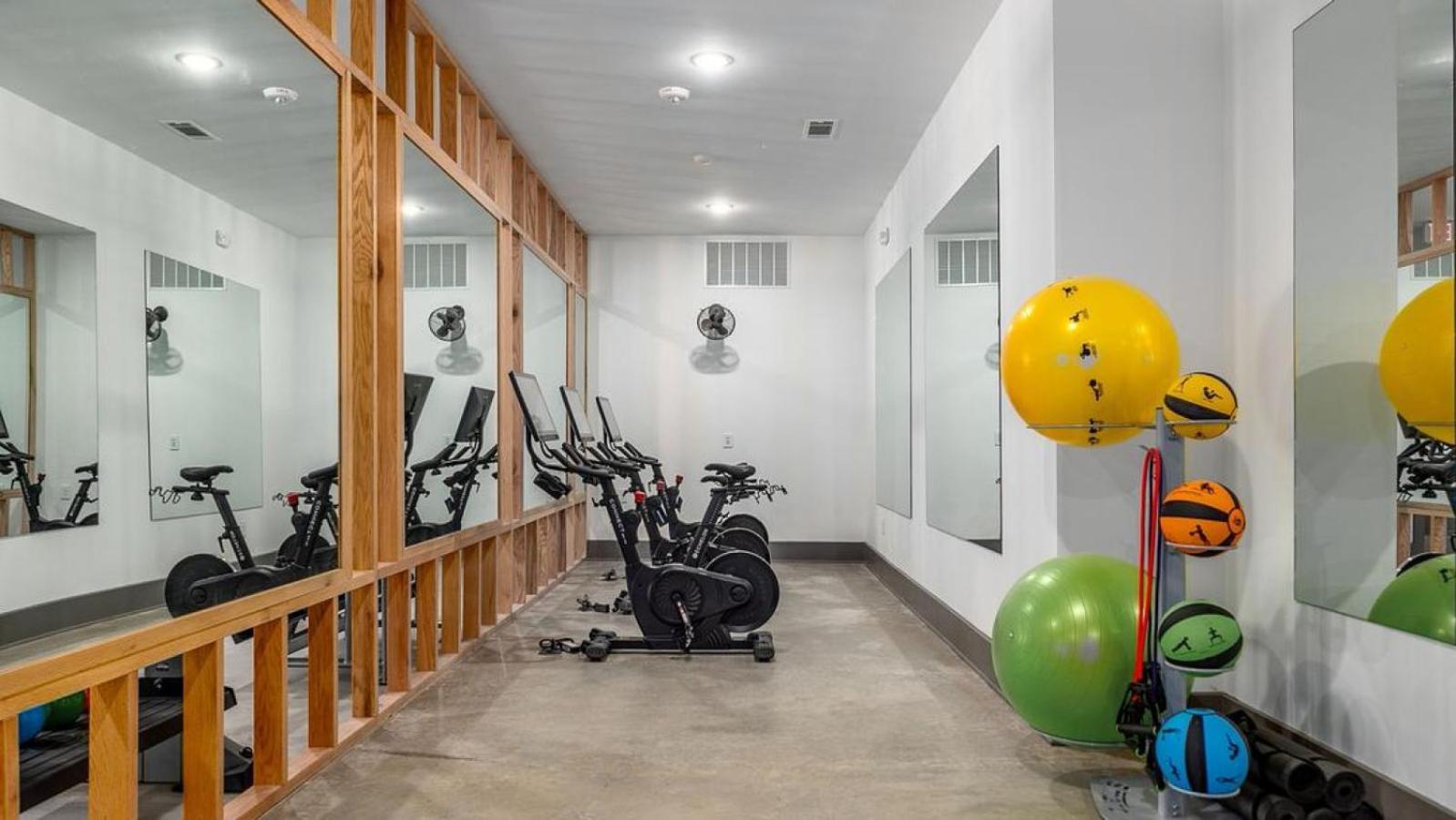 Landing At The Henry - 1 Bedroom In Northwest Apartamento *